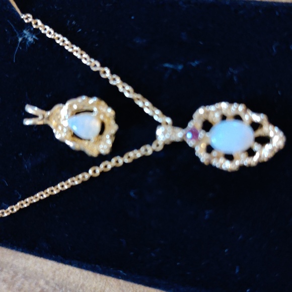 Van Doran ruby and opal pendant 18" chain and extra pendant. - Picture 2 of 4